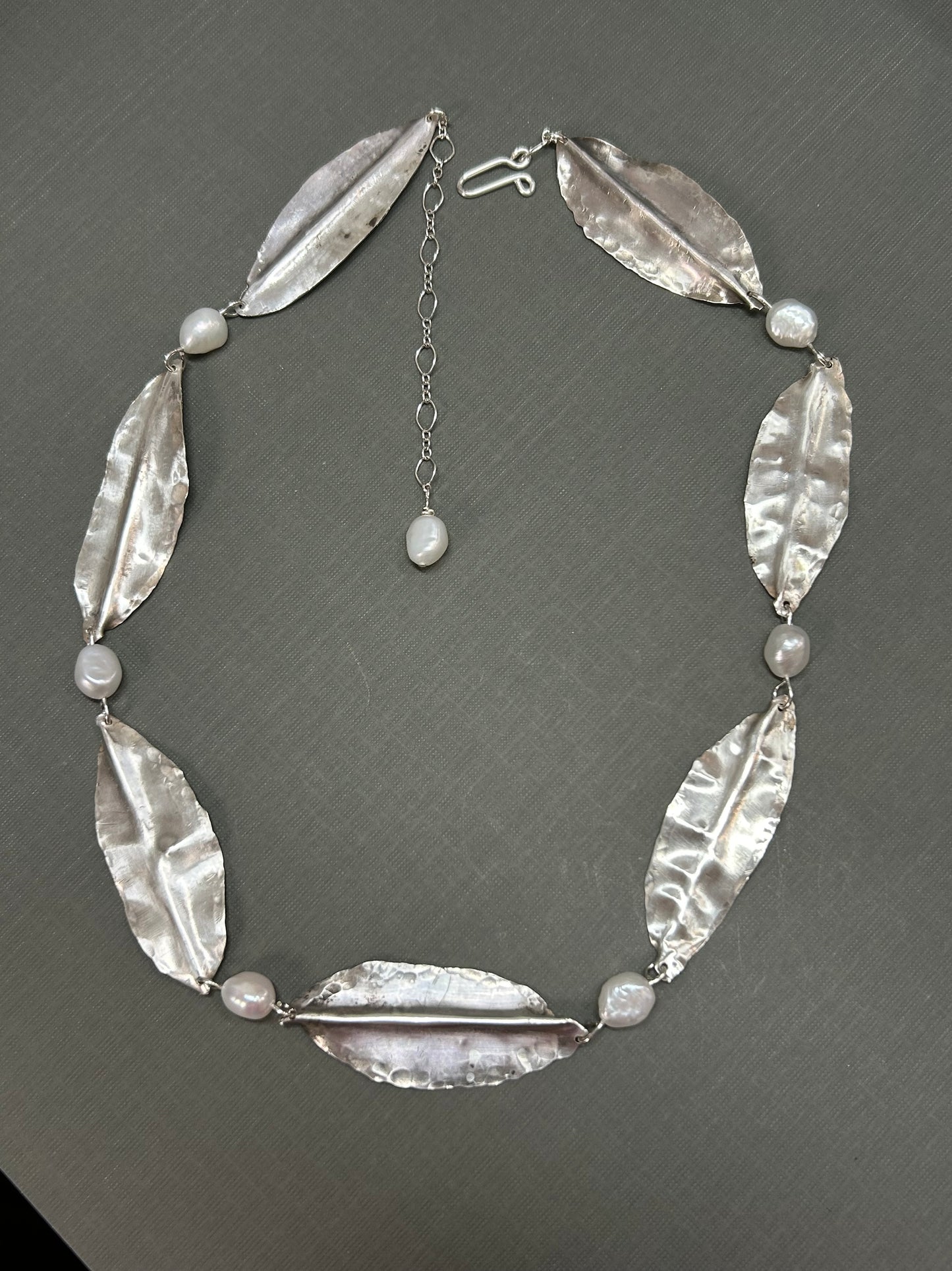 Leaves and pearls necklace-silver