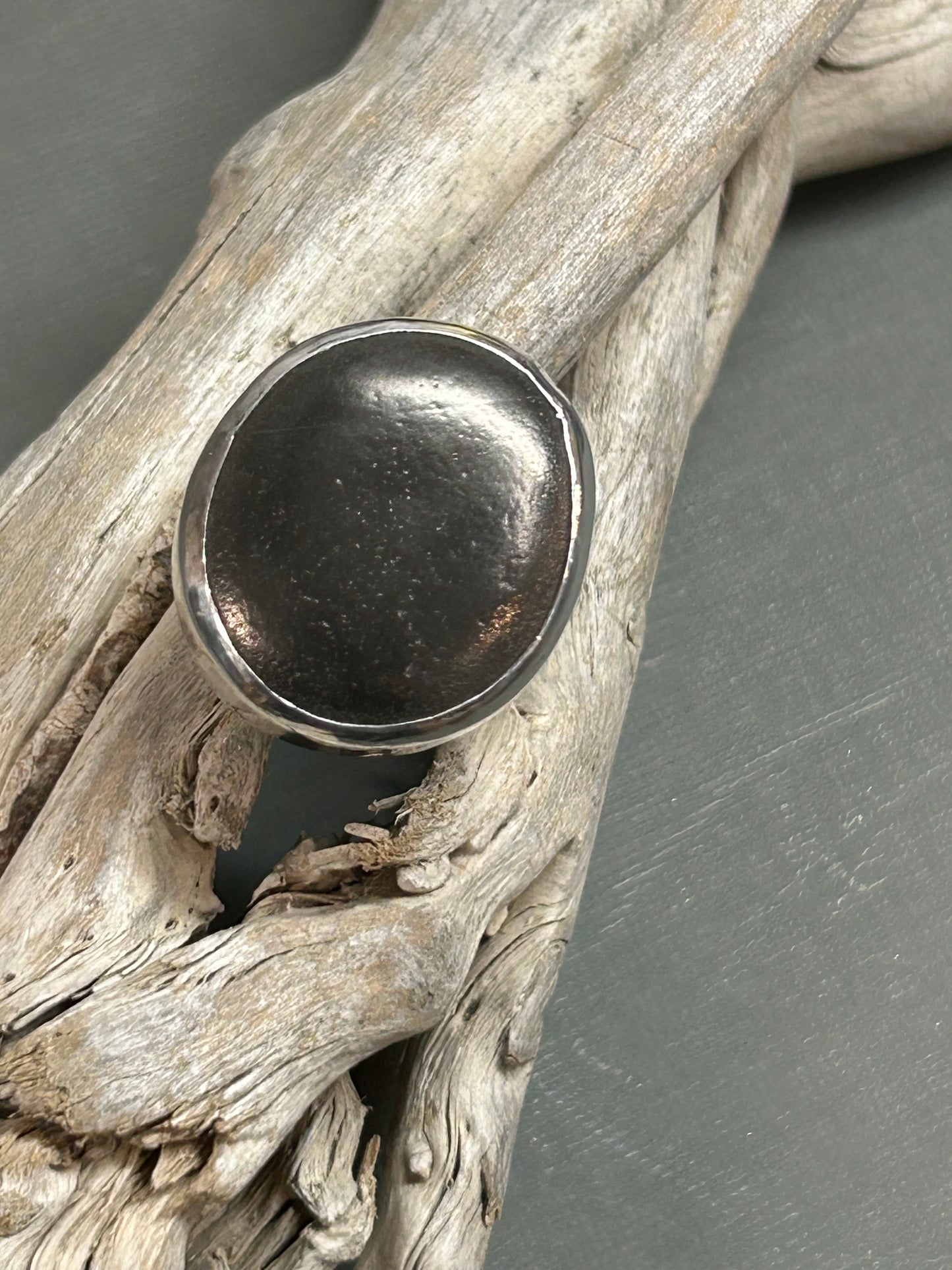 Black ring beach stone