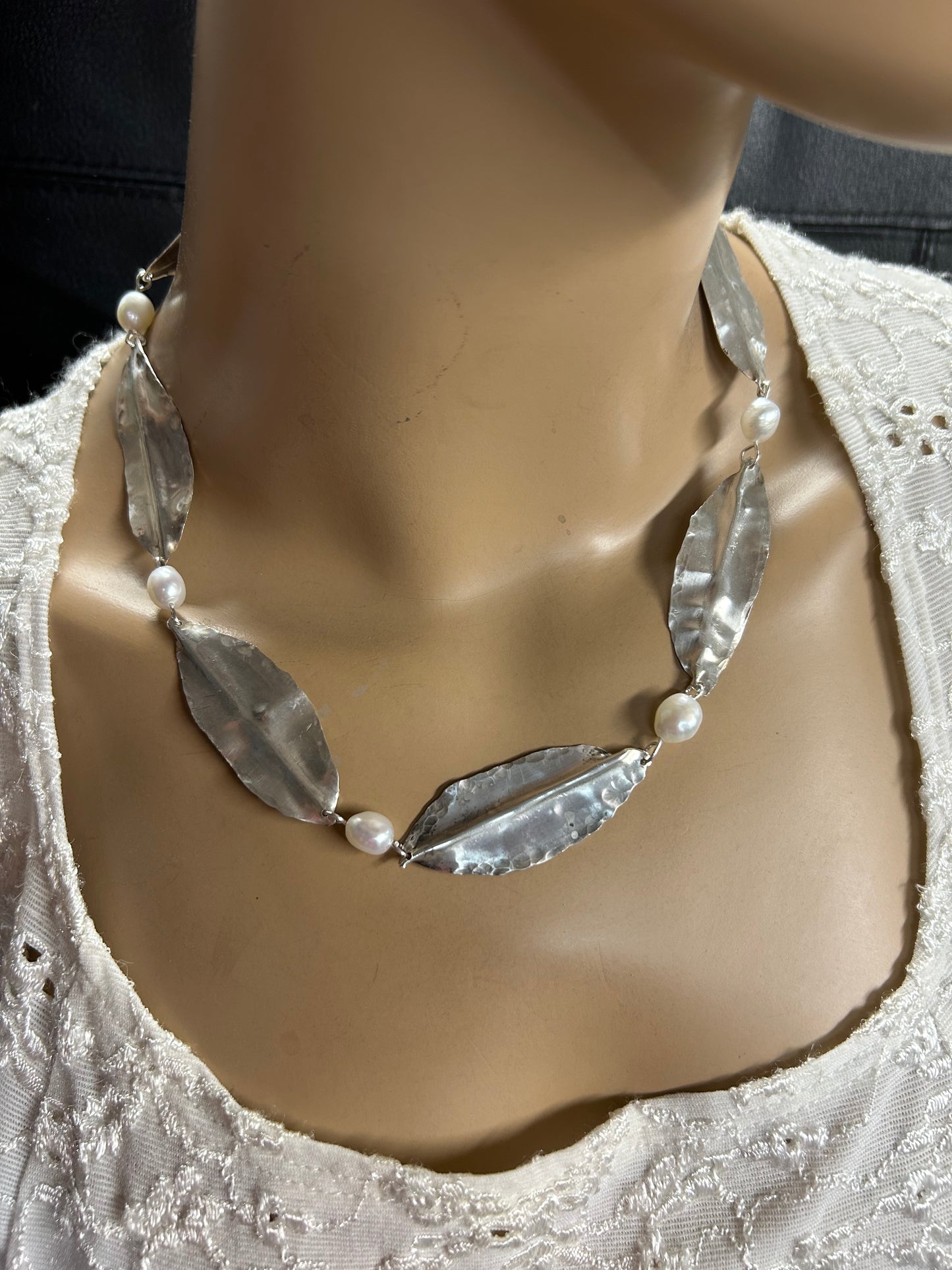 Leaves and pearls necklace-silver