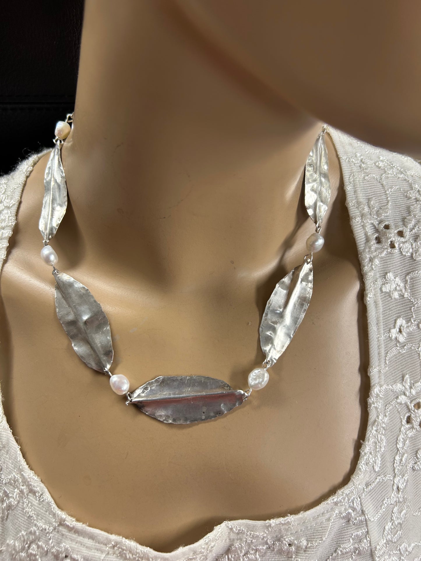 Leaves and pearls necklace-silver