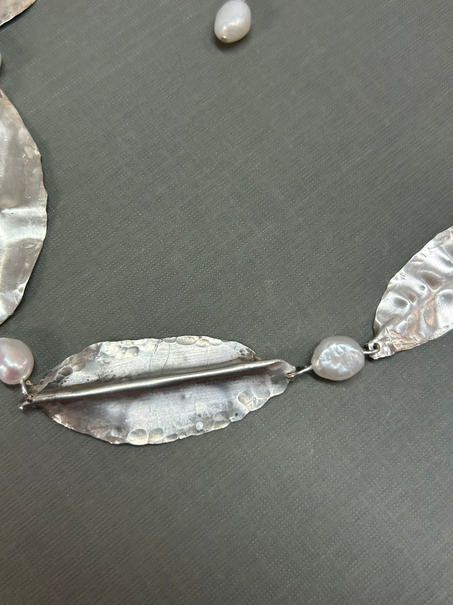 Leaves and pearls necklace-silver