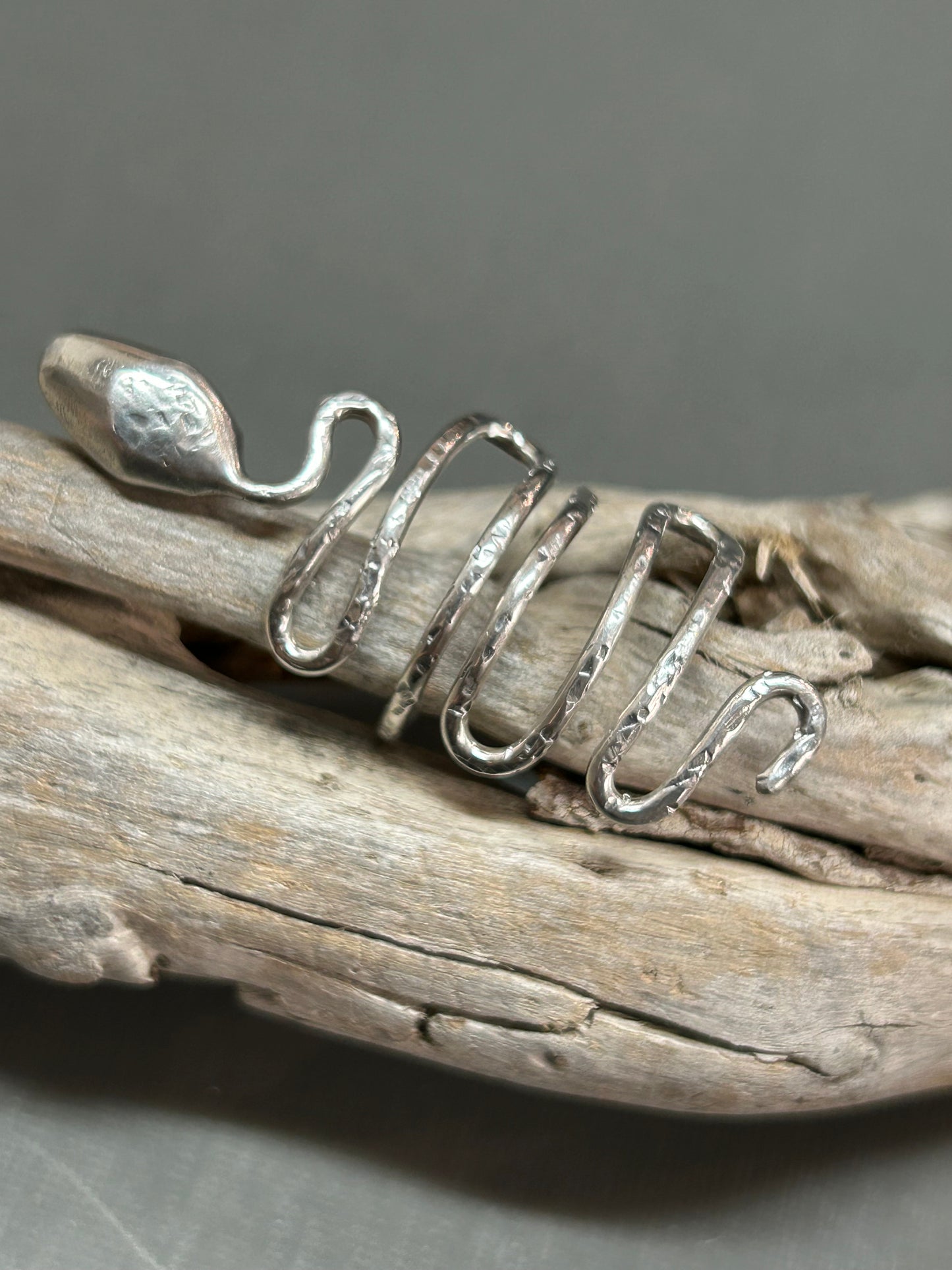 Snake ring wiggly silver snake