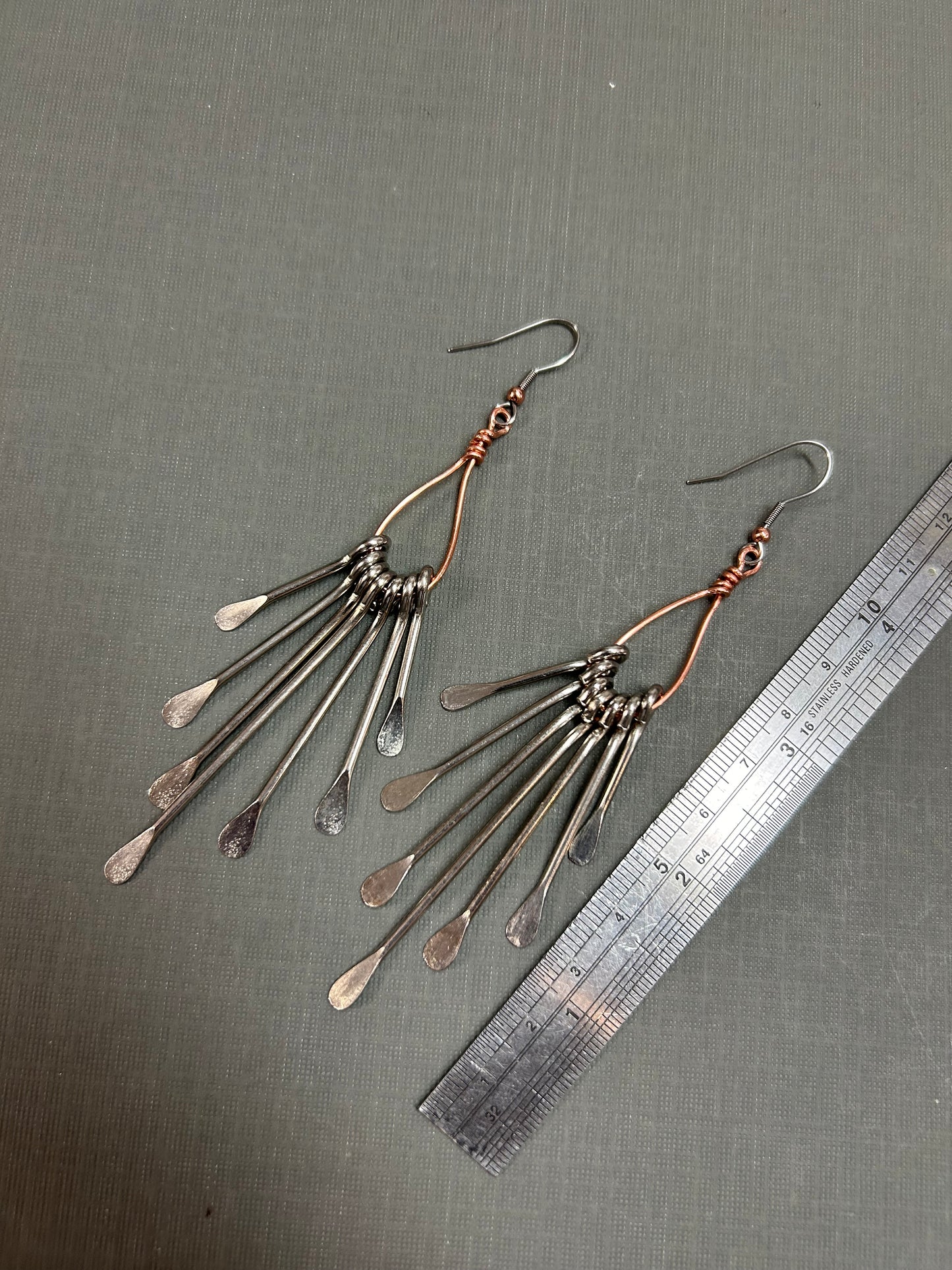 Dangle graduated earrings