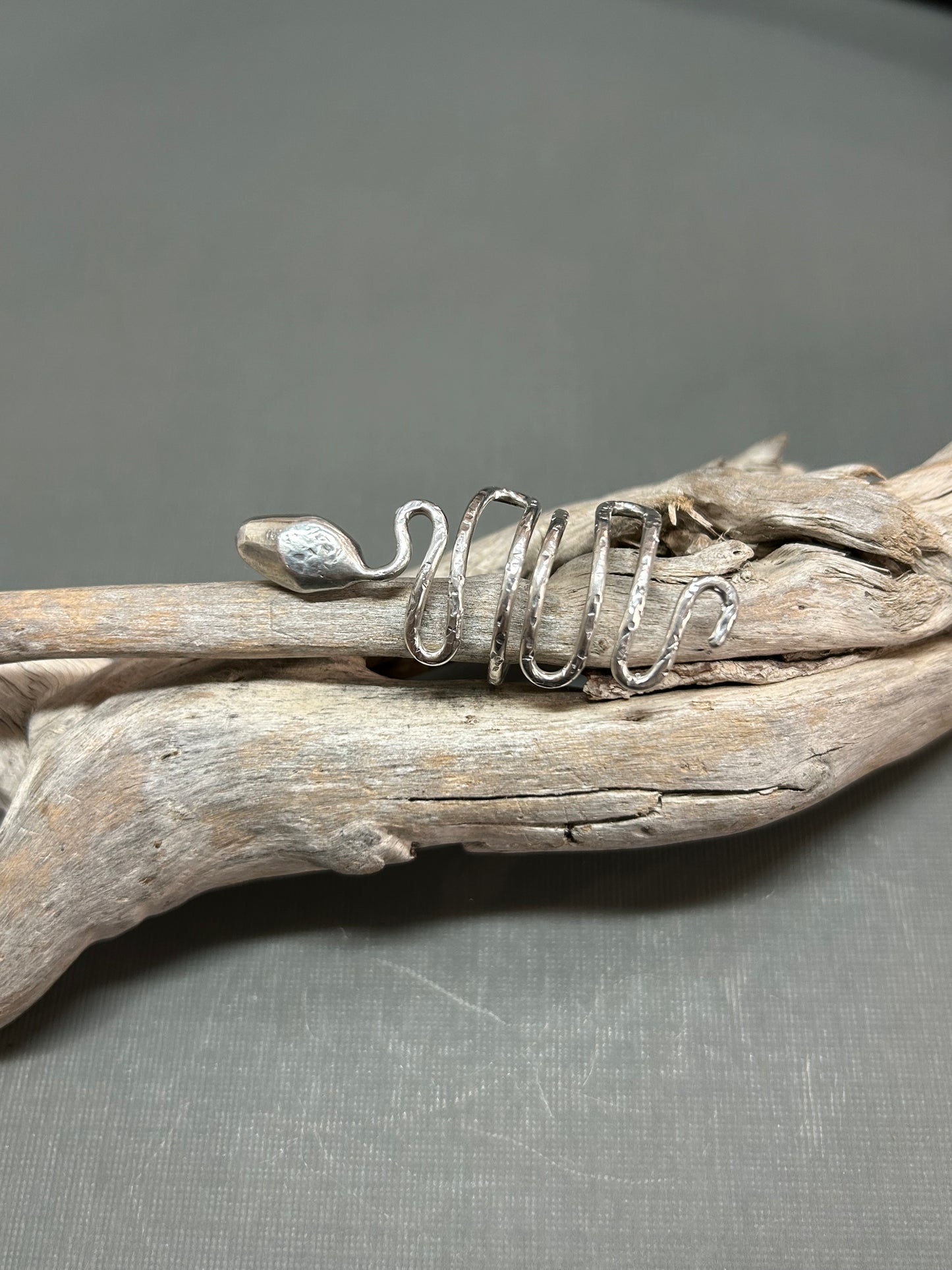 Snake ring wiggly silver snake
