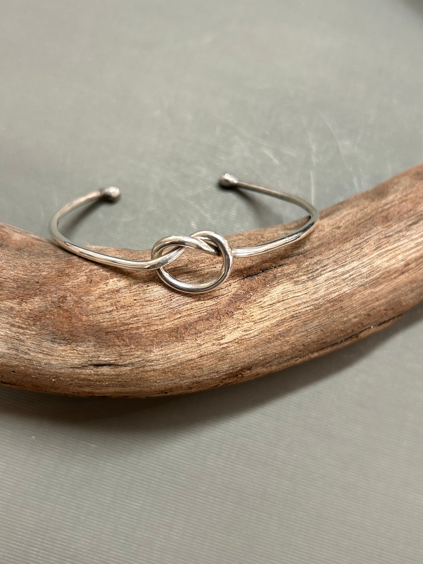 Knot bracelet in silver