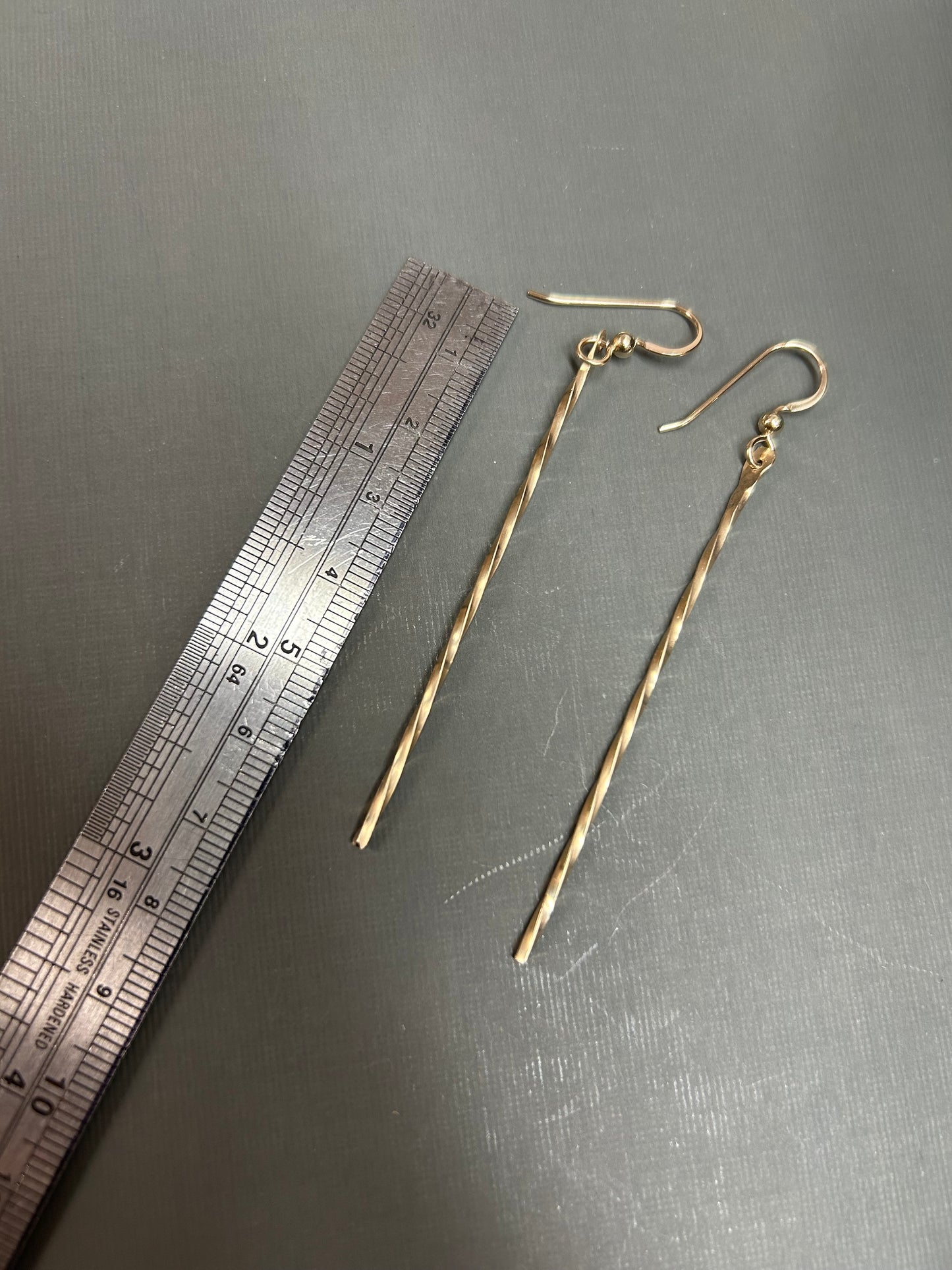 Gold slim earrings