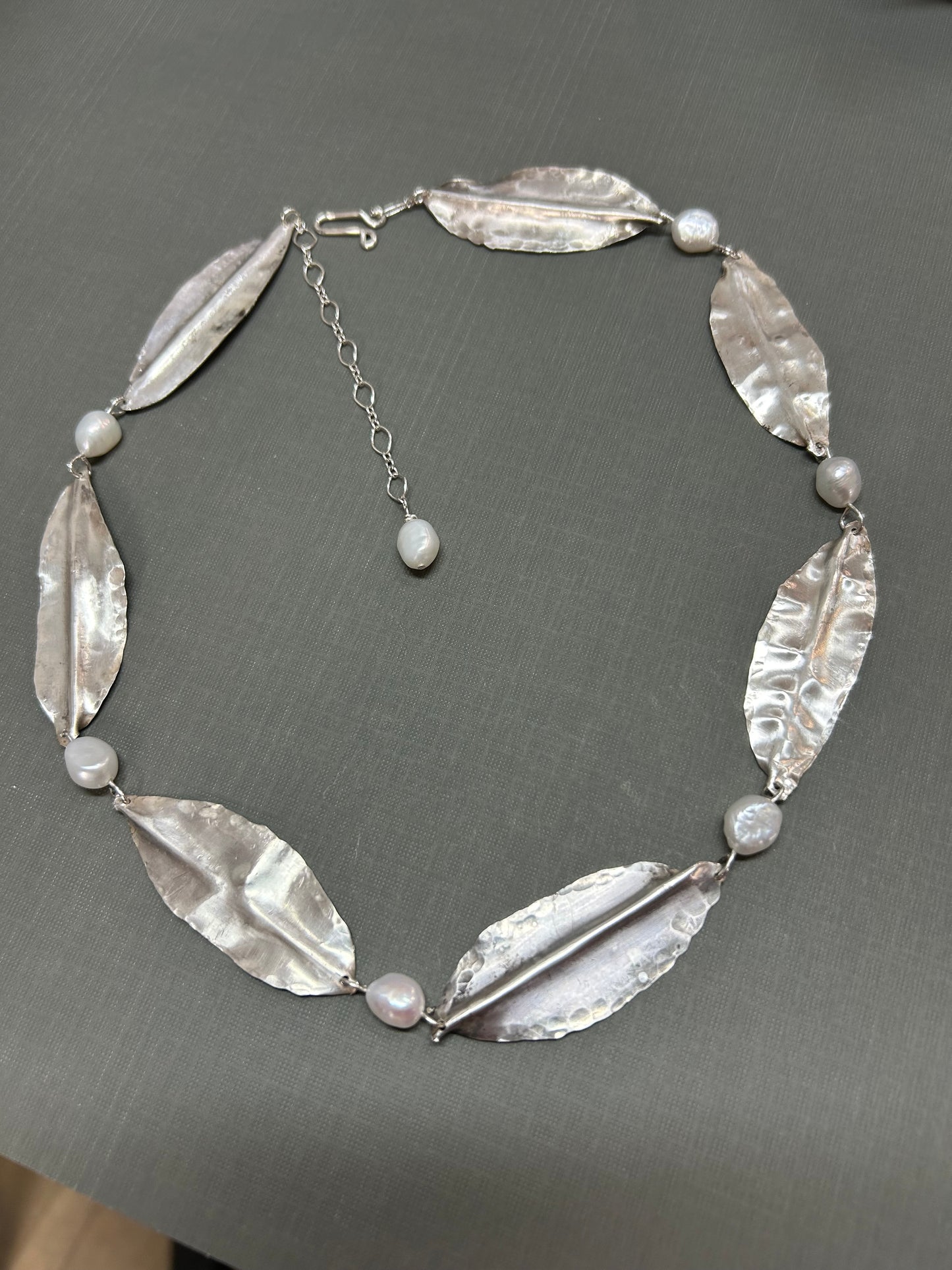Leaves and pearls necklace-silver