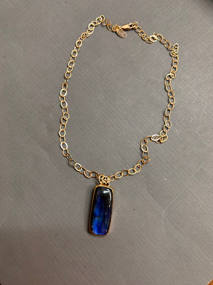 Blue Labradorite in gold-Necklace