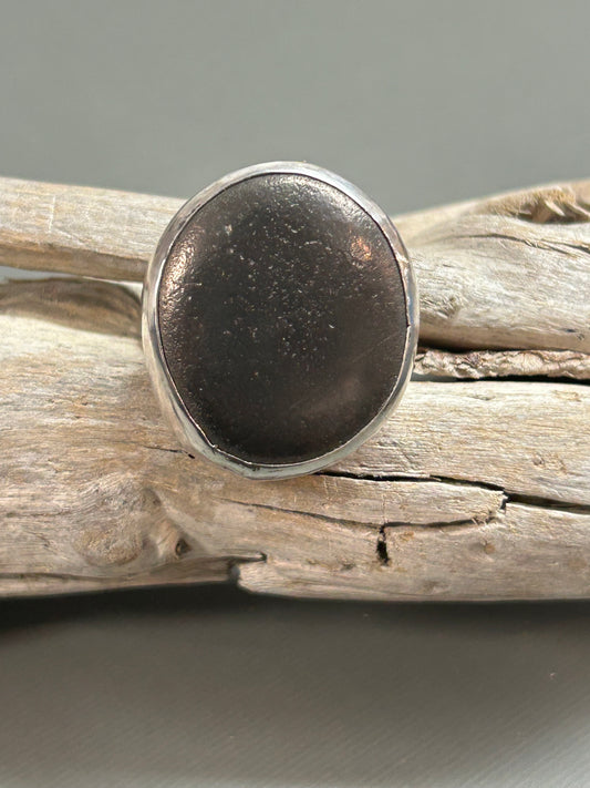 Black ring beach stone