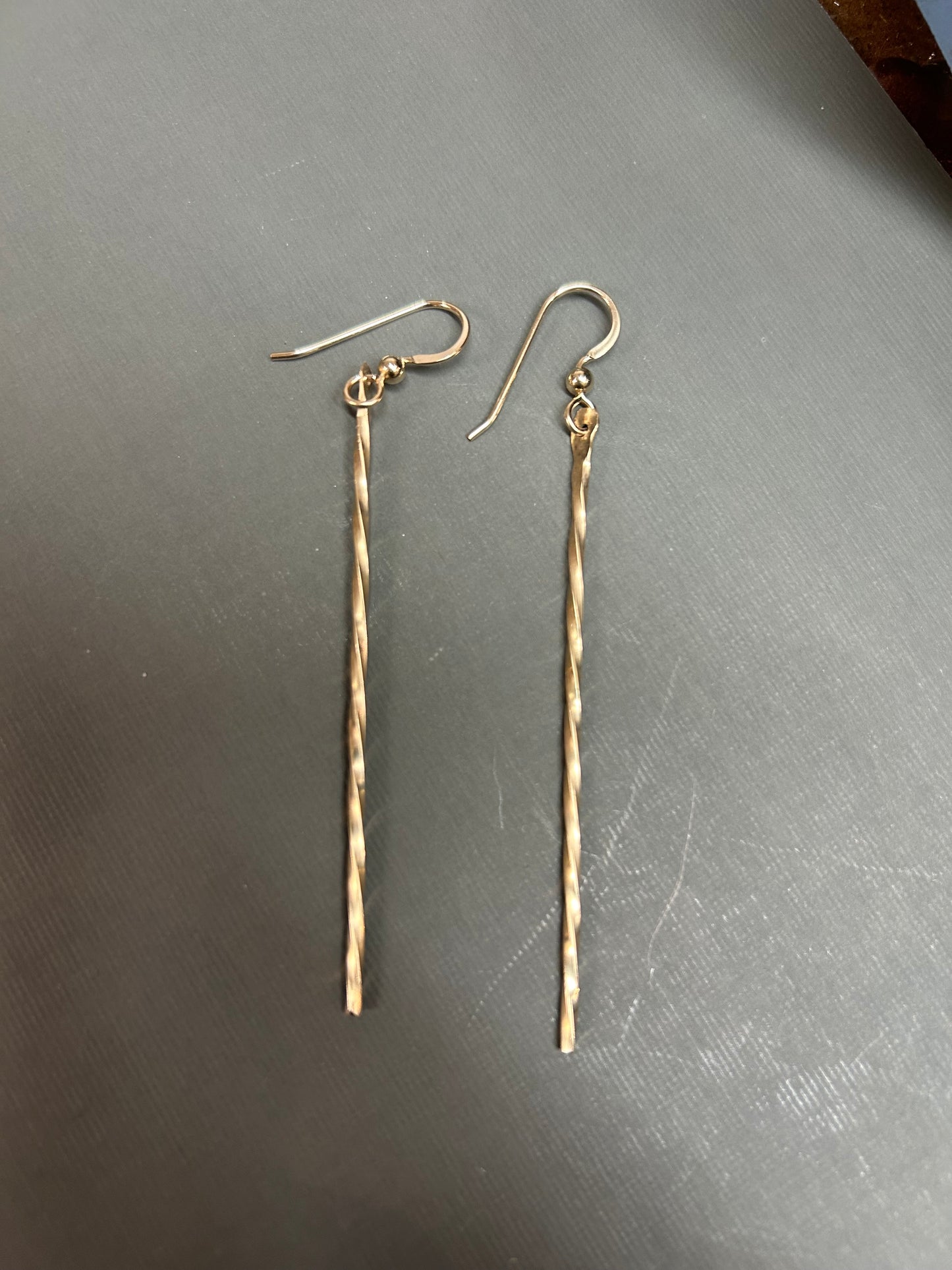 Gold slim earrings