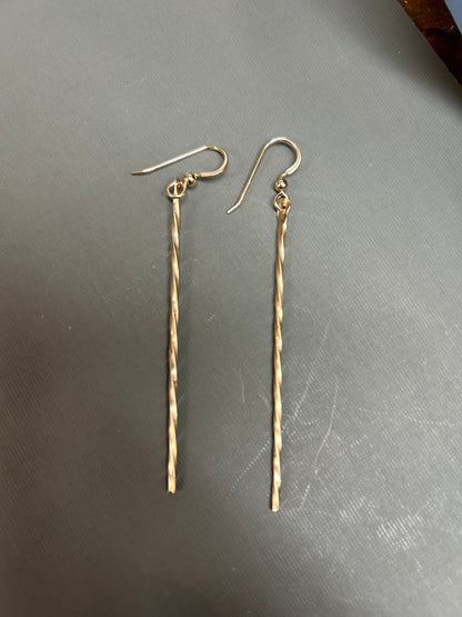 Gold slim earrings