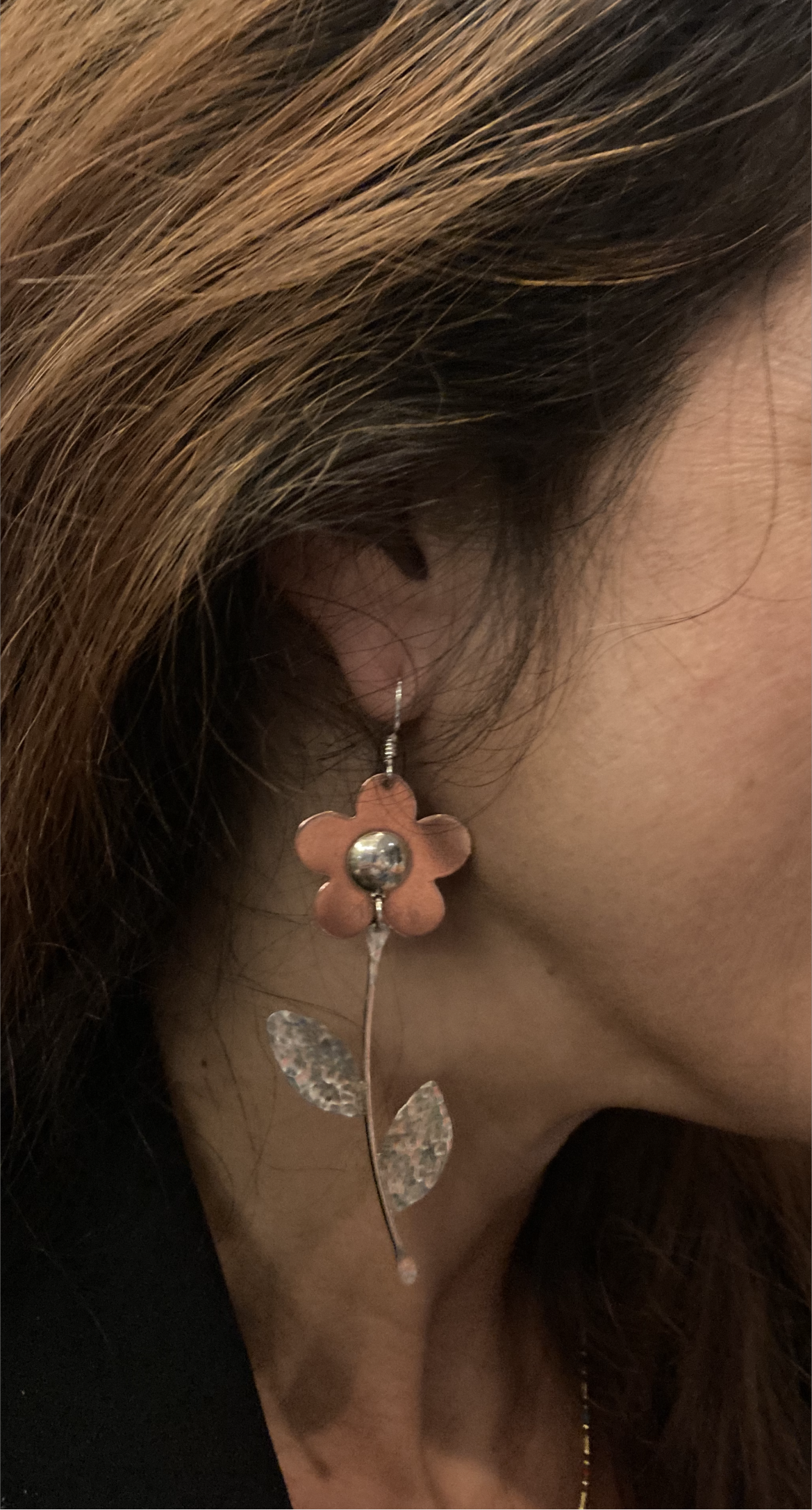 Daisy flower kinetic earrings