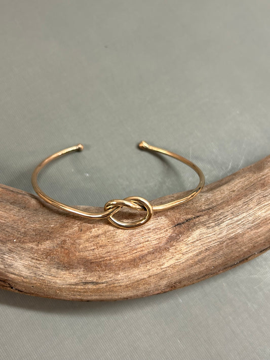 Knot bracelet in gold