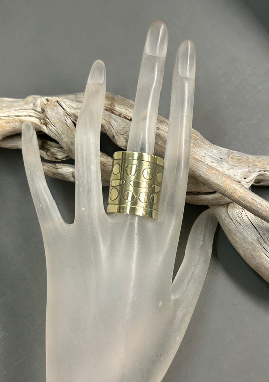 Dots and lines ring bi- metal
