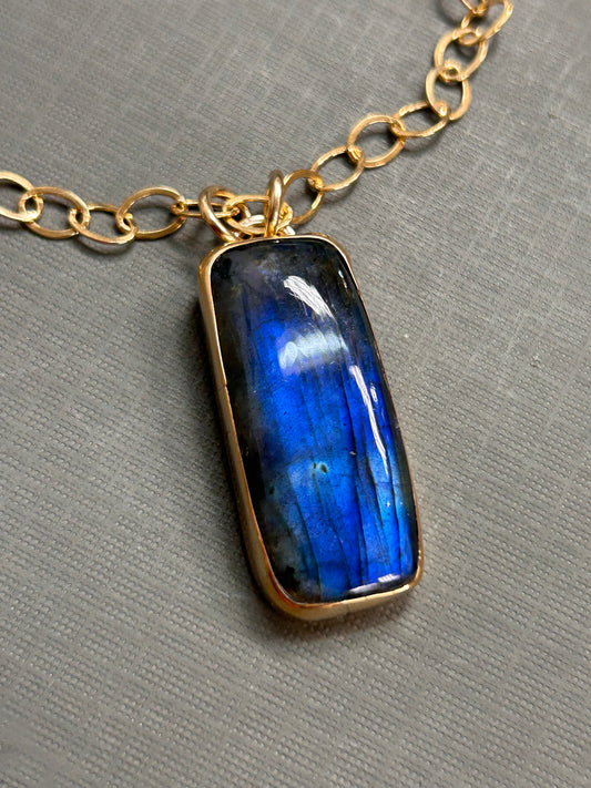 Blue Labradorite in gold-Necklace