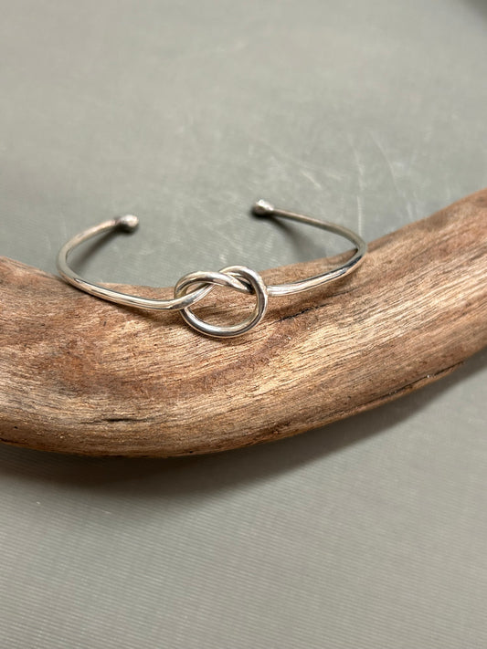 Knot bracelet in silver