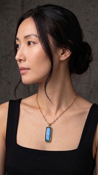 Blue Labradorite in gold-Necklace