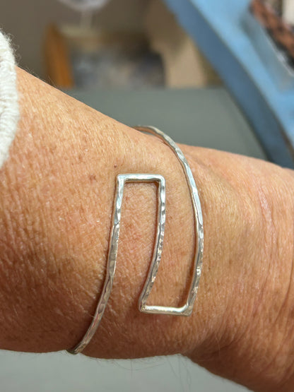 Zigzag hammered bracelet- silver