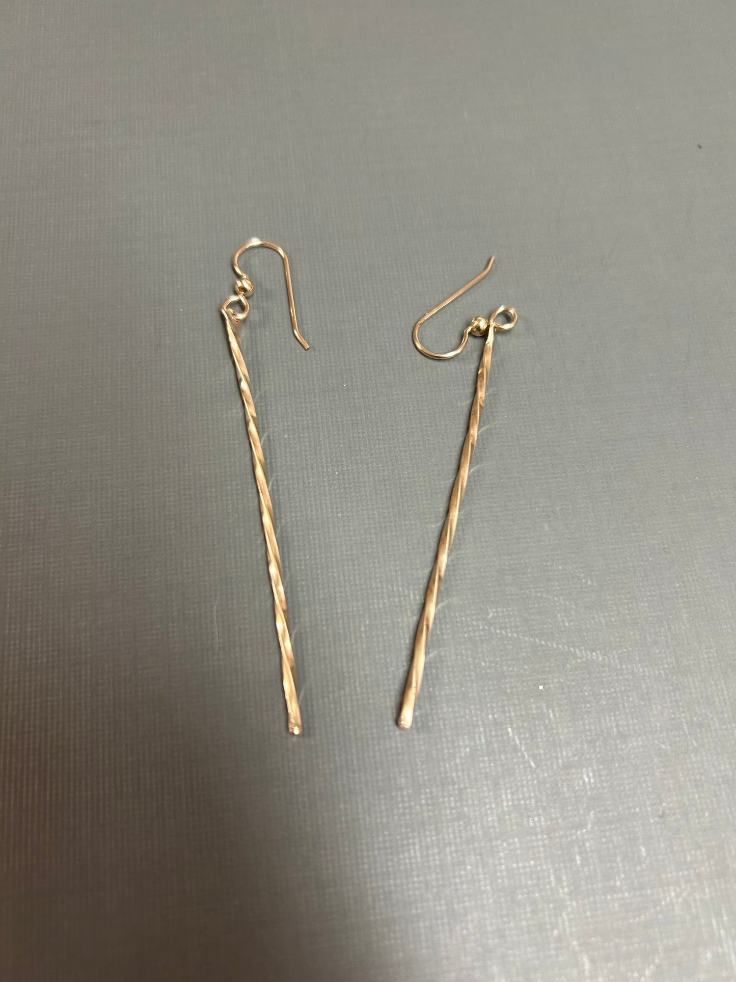Gold slim earrings