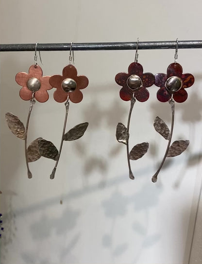 Daisy flower kinetic earrings